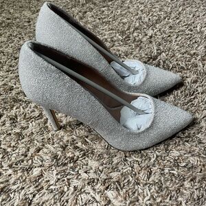 Silver/glitter high heels. Agrirewiel pumps.